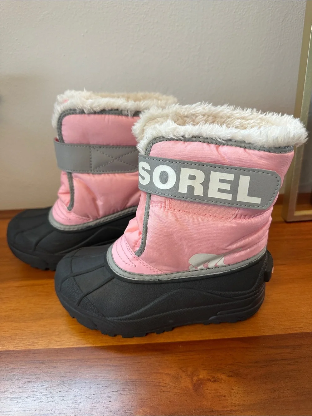 Kids girls Sz 13 Sorel Snow boots. Pink. NWOT. No sign of wear.